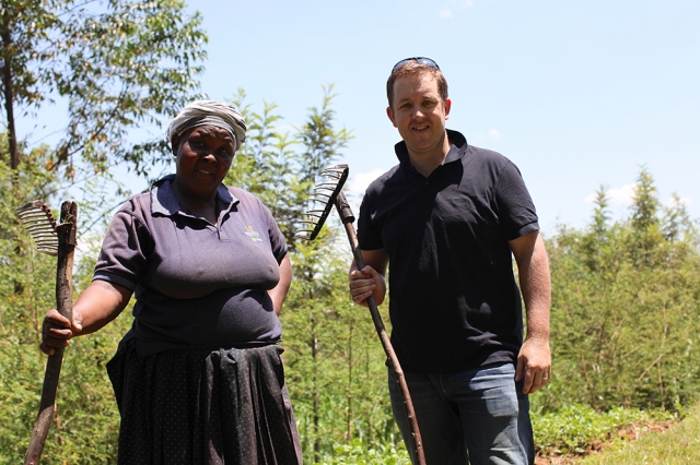 In 2012, Chef Ashley Palmer-Watts, Head Chef at double Michelin-starred Dinner by Heston Blumenthal, worked for a week alongside fish farmer Joyce at Farm Africa’s Aqua Shops project in western Kenya to learn about the challenges she faces each day making a living. 