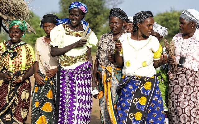 The Katikoni Women's farmers group in Kitui, eastern Kenya where we helped farming communities to build their long-term financial resilience to the impact of increasingly frequent droughts. Photo: Farm Africa - GerardBrown@endurorally.com.