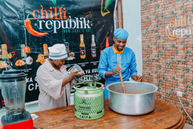 Chilli Republik is a dynamic young company in Tanzania with an ambition to bring a unique new taste to the market. The company launched in 2022 and joined the Farm Africa DECIDE project in the same year. Through the program, Chilli Republik accessed key training on business administration, accounting software and financial management.